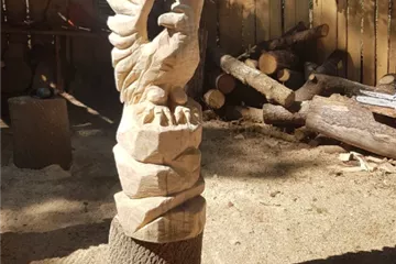 Kettensägenkunst mit Steffen Speedy StammHolz