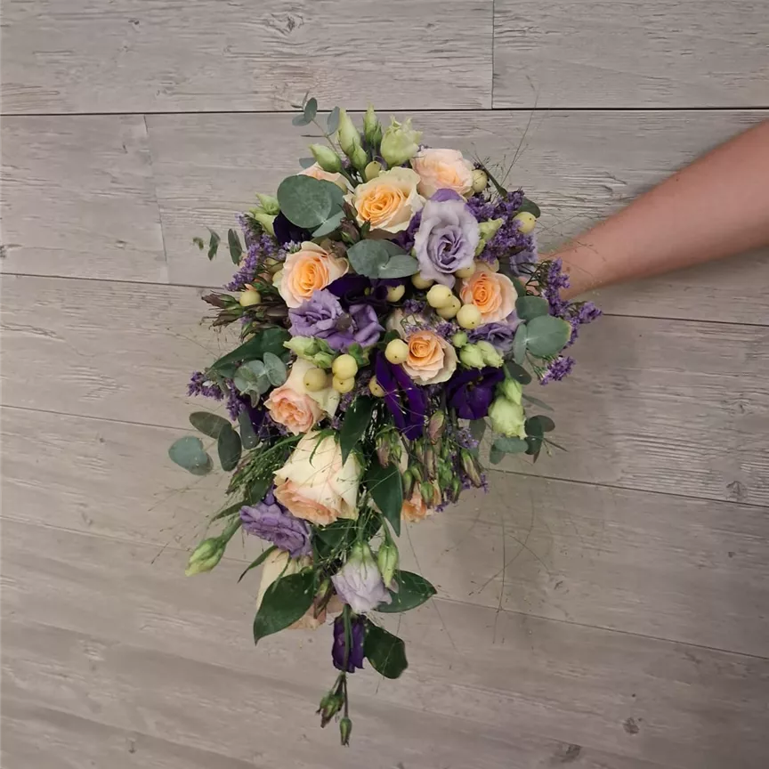 brautstrauß_floristik_blumenmöbius.JPG